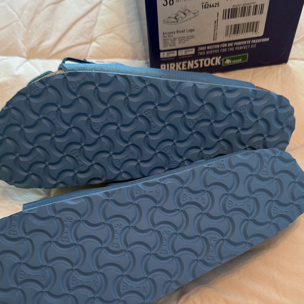 Birkenstock Arizona Rivet Logo Sandals in Sky Blue never worn - Picture 3 of 7
